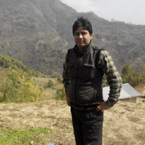 महेश पाेखरेल