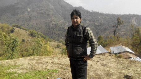 महेश पाेखरेल